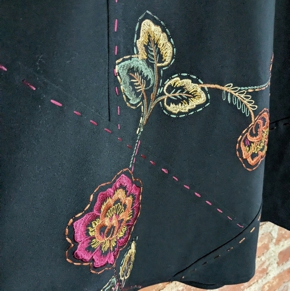 Sunny Leigh Size 6 Black & Multicolor Embroidered Floral A-Line Skirt - Picture 3 of 8